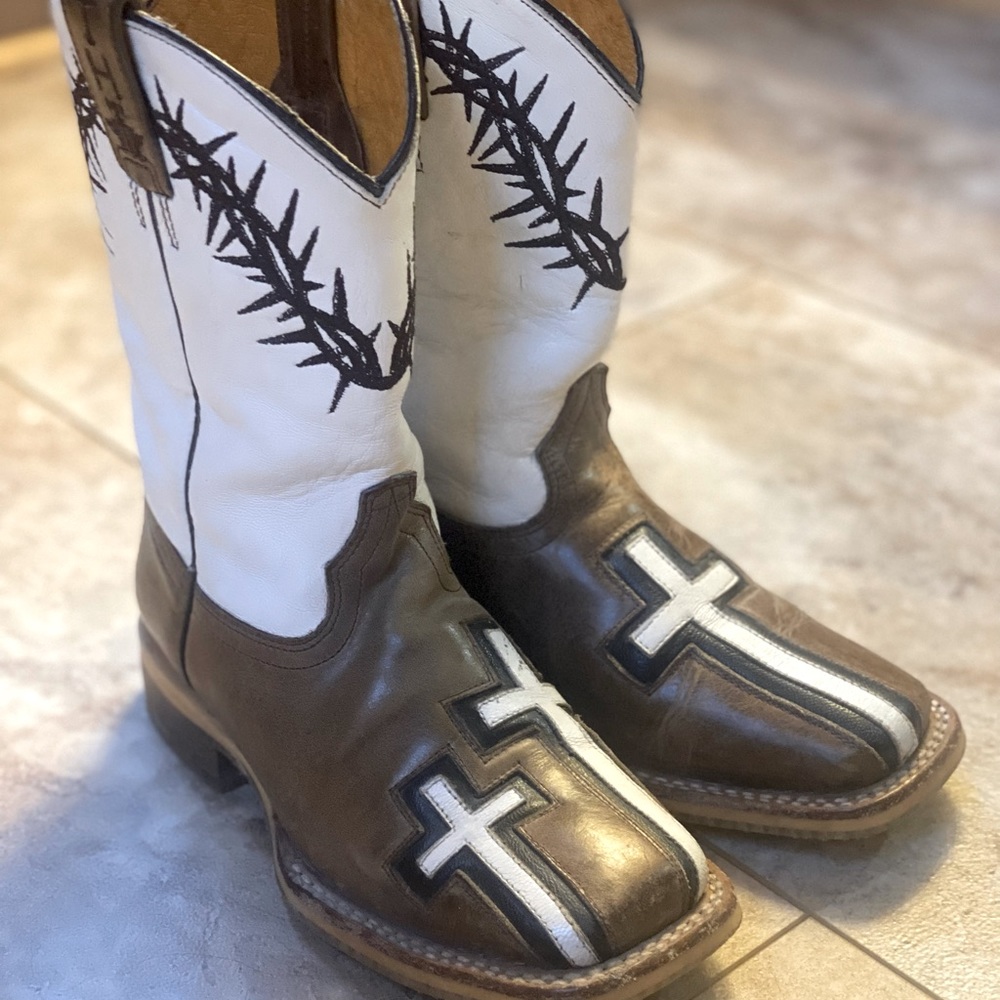 Youth Tin Haul “Crosses” John 3:16